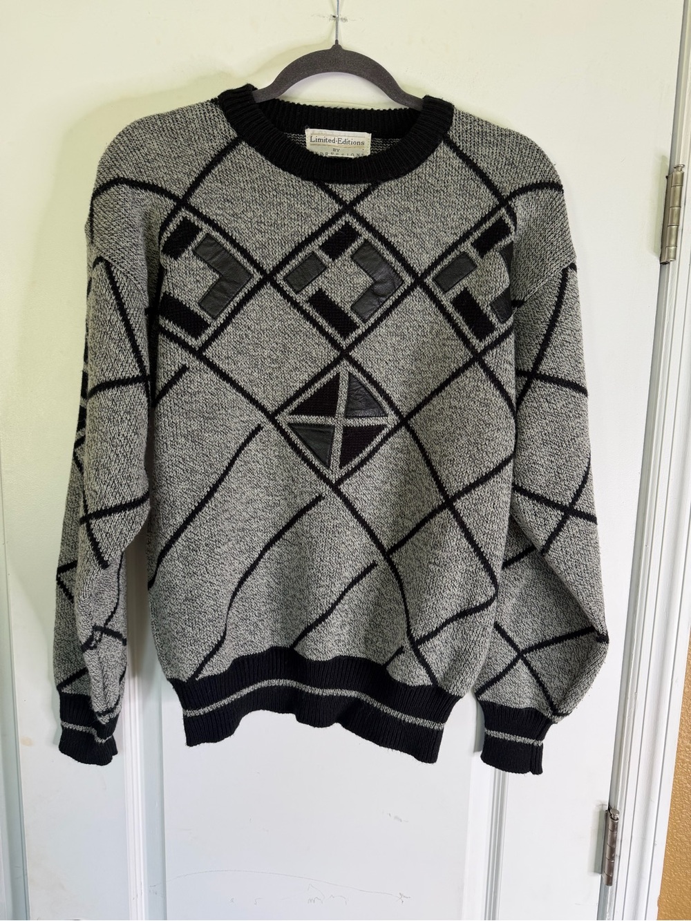 Expressions Limited Editions Vintage 90’s   Crewneck Knit Sweater. Size M
